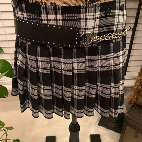 Tripp Nyc black & white plaid print schoolgirl corset & skirt set - Picture 10 of 17